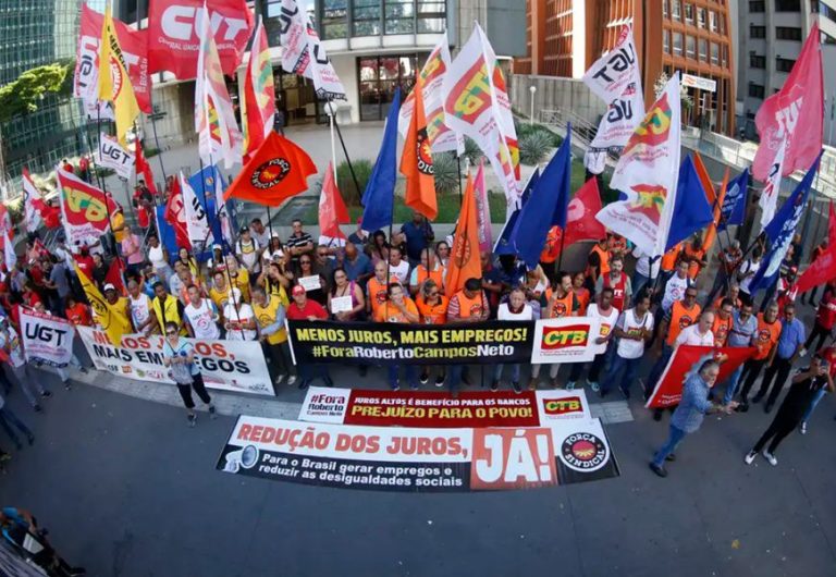 “Brasil não pode continuar refém do sistema financeiro”