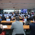 CCJ aprova ampliação da carreira de Ciência e Tecnologia em