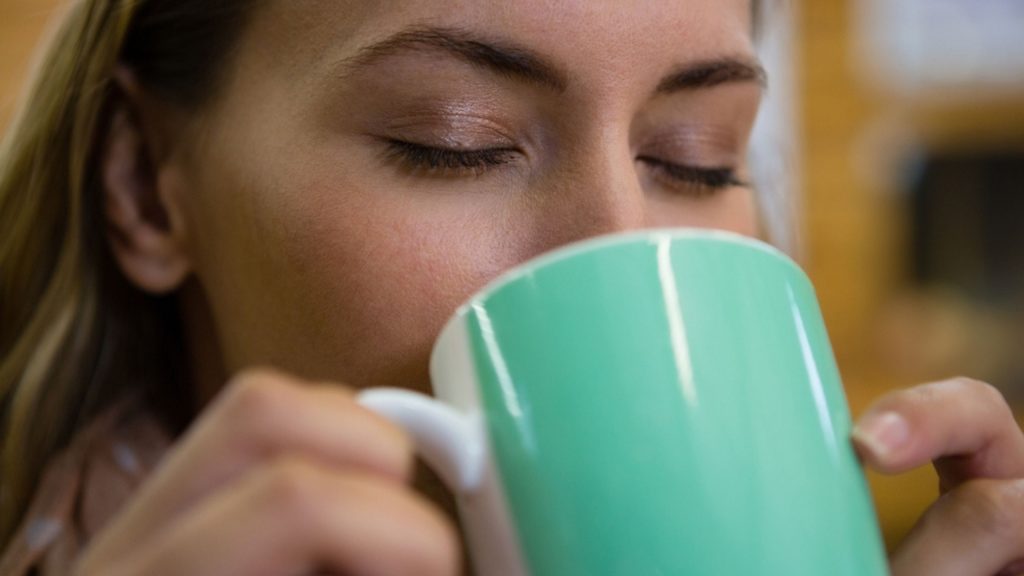 Café pode ser benéfico para quem tem arritmia, segundo estudo