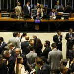 Câmara amplia licença-paternidade para 20 dias em 4 anos