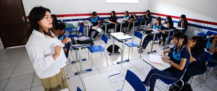 Câmara aprova PEC que permite a professores acumular cargos públicos