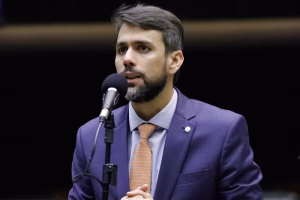 Câmara aprova projeto de Pedro Lucas Fernandes que adapta infraestruturas