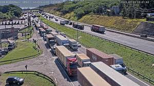 Caminhoneiro que parou rodoanel confessou sua farsa, diz polícia