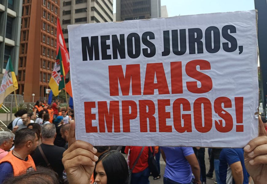 Centrais repudiam decisão do BC que mantém juros entre os