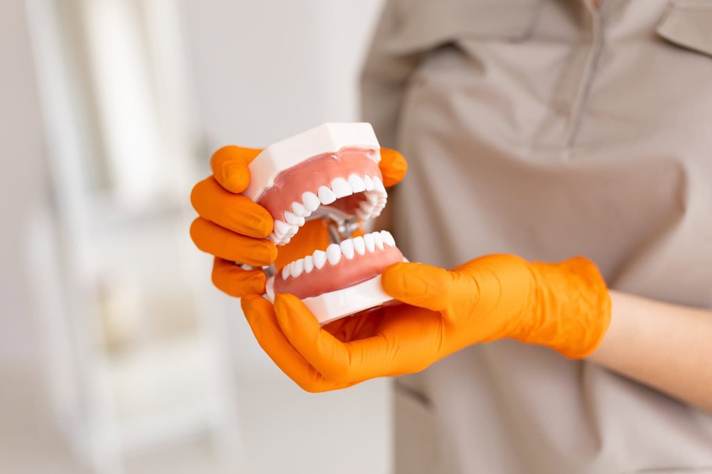 Cerâmica feita com material reciclado é opção para próteses dentárias