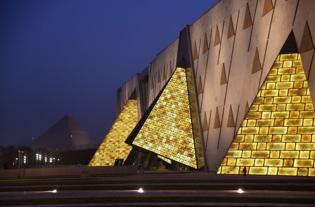 Com vista para as Pirâmides! Conheça o Grande Museu Egípcio