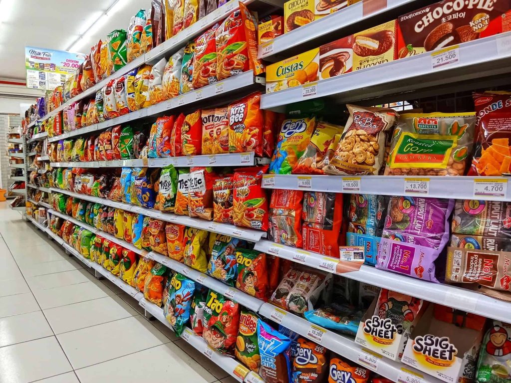 Consumo diário de ultraprocessados acende alerta para câncer de intestino