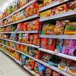 Consumo diário de ultraprocessados acende alerta para câncer de intestino