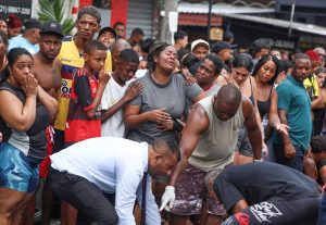 Corregedoria prende cinco PMs que roubaram fuzil durante chacina da