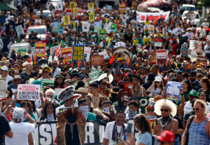 Cúpula dos Povos lança manifesto por justiça climática e defesa