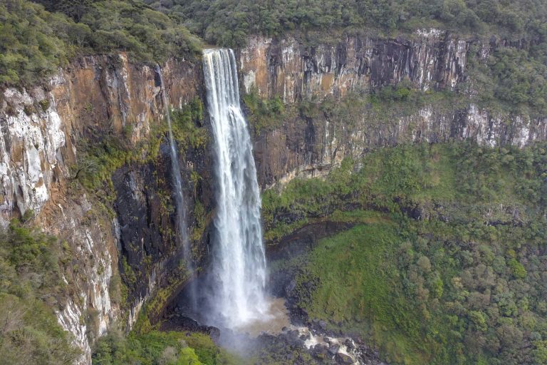 Destinos do Paraná atraem turistas estrangeiros