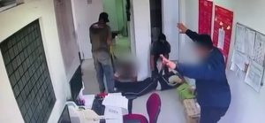 Dois suspeitos de assalto a banco morrem em confronto com