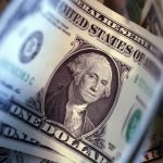 Dólar cai a R$ 5,27, menor valor desde junho de