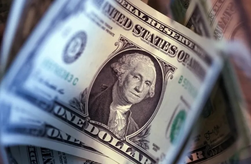 Dólar cai a R$ 5,27, menor valor desde junho de