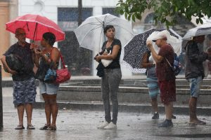 Domingo deve ter ventos fortes, chuvas e tempestade