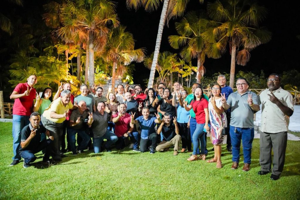 Dudu Diniz recebe Iracema Vale em encontro com lideranças de