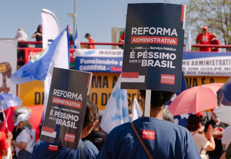 “É hora de enterrar a PEC da reforma administrativa”