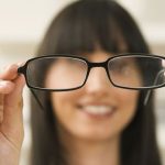 Empresários protestam contra distribuição gratuita de óculos no Maranhão