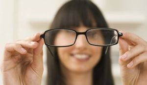 Empresários protestam contra distribuição gratuita de óculos no Maranhão