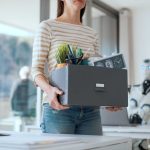 Empresas citam IA para justificar cortes e frear contratações