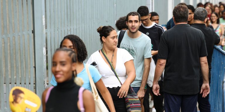 Enem 2025: cerca de 70% dos inscritos fizeram segunda dia