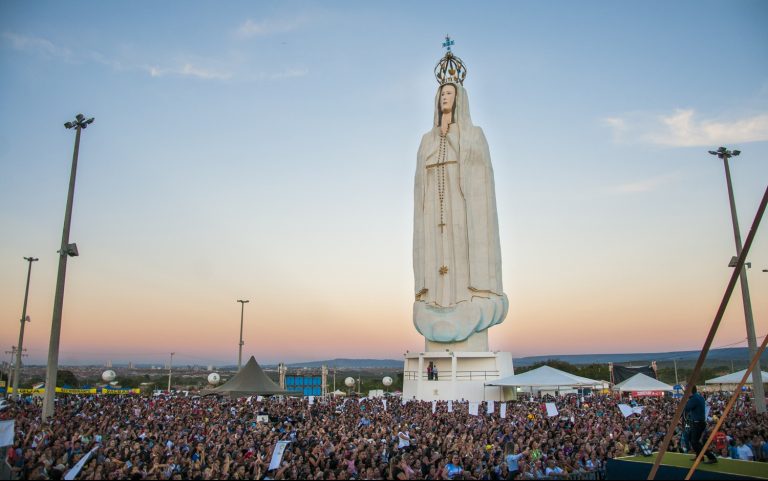 Estátua de 54m de Nossa Senhora de Fátima é inaugurada