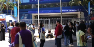 Estudantes chegam cedo para o Enem e demonstram tranquilidade