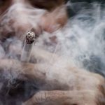 Estudo inédito dimensiona lucro de facções com cigarro ilegal
