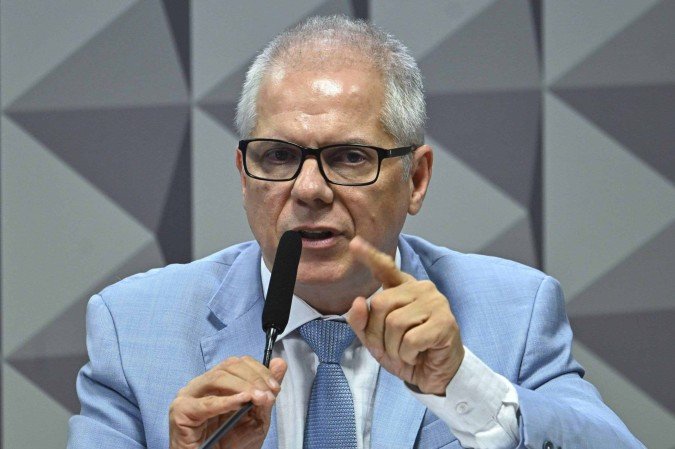 Ex-presidente do INSS recebia R$ 250 mil por mês em