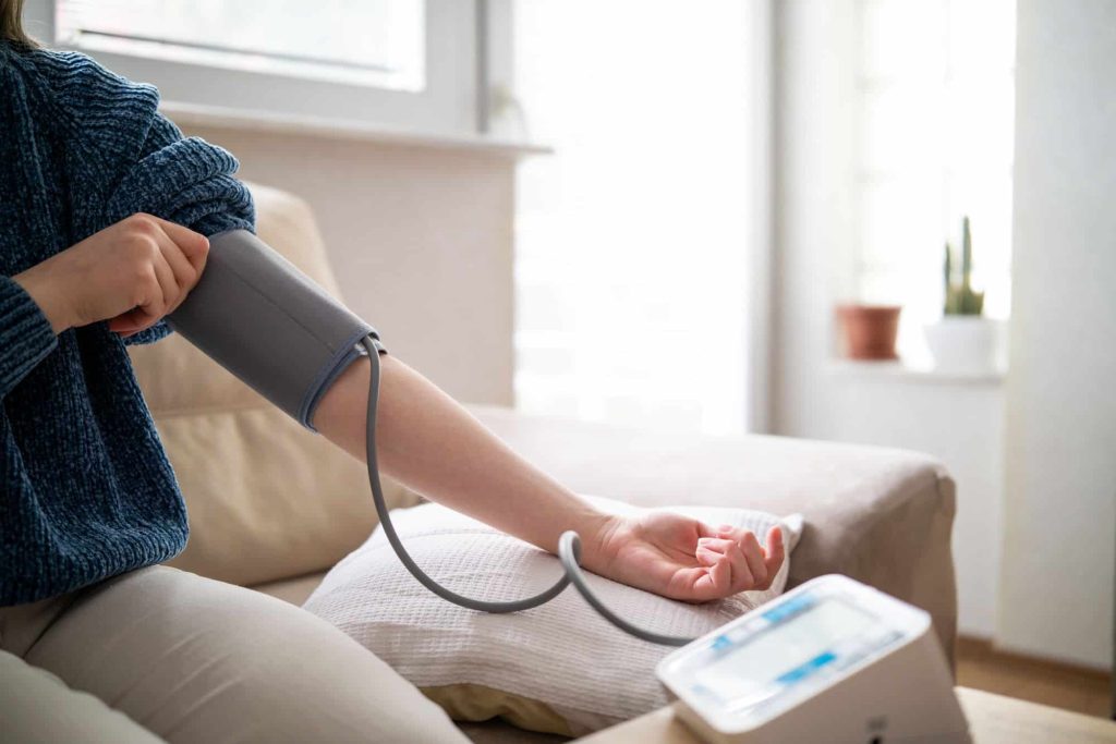 Exame rápido revela causa oculta da hipertensão e pode mudar