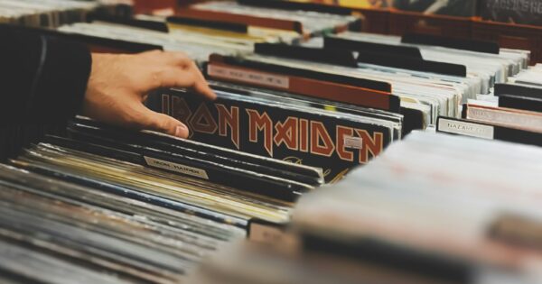 Freguesia de Benfica recebe 6.ª edição da Feira de Vinil, no Jardim do Palácio Baldaya