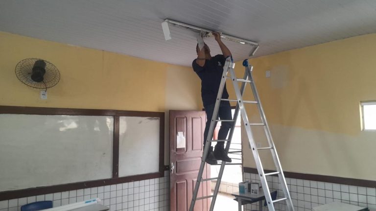 Governo realiza manutenção em mais de 100 escolas para aplicação