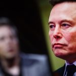 Grokipedia: nova enciclopédia de Elon Musk esconde polêmicas do bilionário