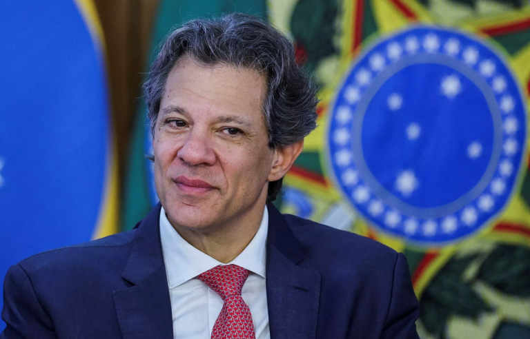Haddad deve viajar pelo país para divulgar isenção do IR
