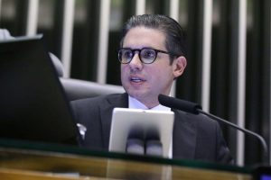 Hugo Motta escolhe deputado para relatar PL do Devedor Contumaz