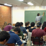 IBGE: Número de trabalhadores com ensino superior aumenta no Brasil