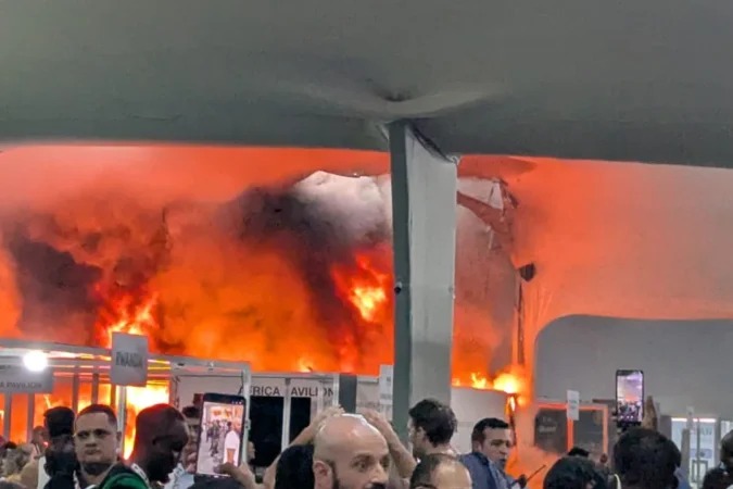 Incêndio de grandes proporções atinge pavilhão da COP30; veja vídeos