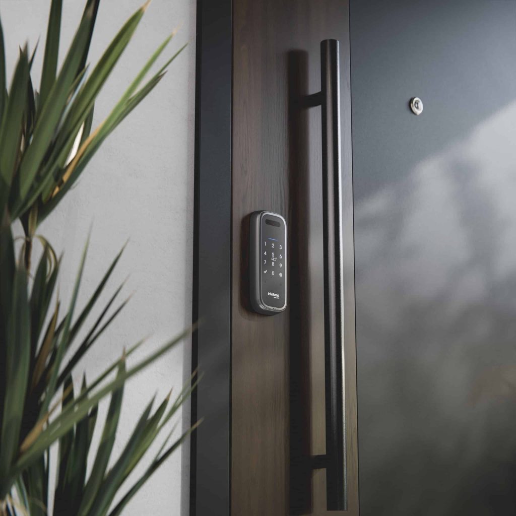 Intelbras lança fechadura inteligente com leitura da palma da mão