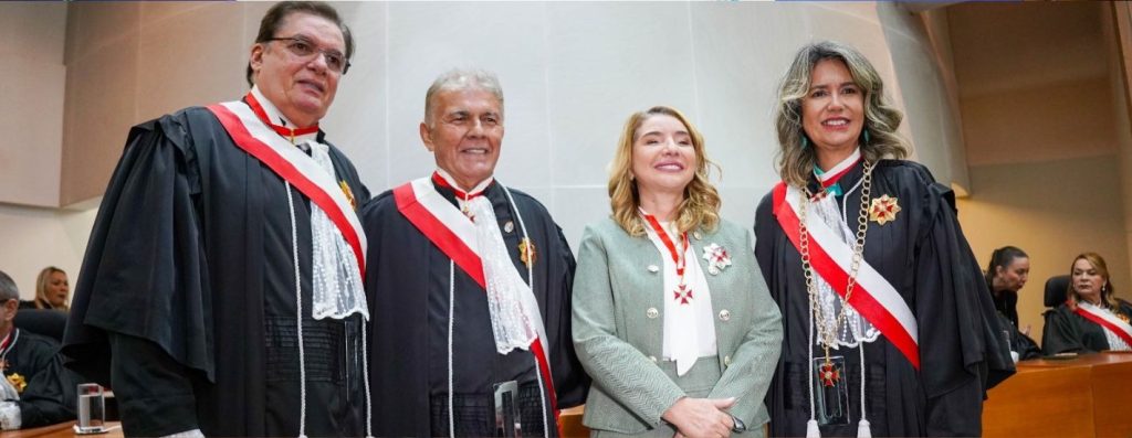 Iracema Vale recebe a mais alta honraria do Tribunal Regional