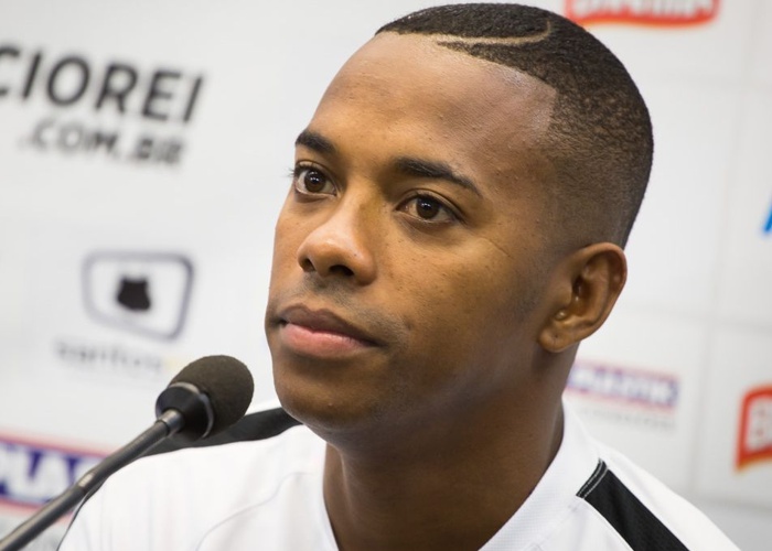 Justiça reduz pena de Robinho por estudos na prisão