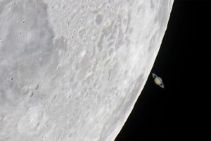 Lua encerra novembro “ao lado” de Saturno