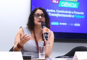 Luciana pede apoio do parlamento para mais recursos às pesquisas