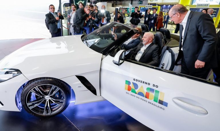 Lula comemora recuo de Trump em tarifas sobre produtos brasileiros