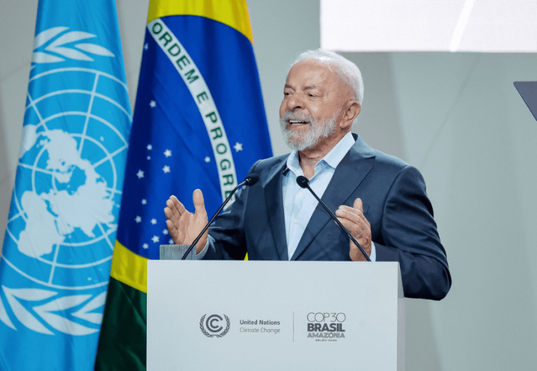 Lula sanciona lei que proíbe uso de linguagem neutra no