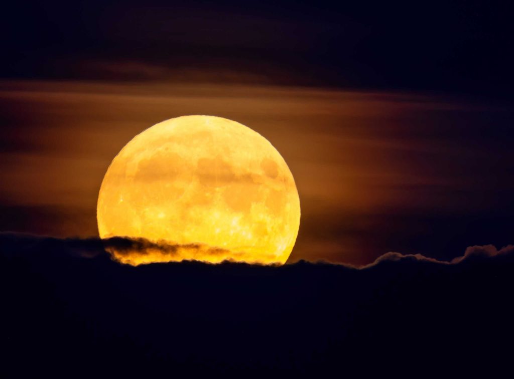 Maior Superlua de 2025 ilumina o céu esta semana