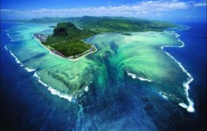 Maior cachoeira do mundo fica debaixo d’água; saiba como é