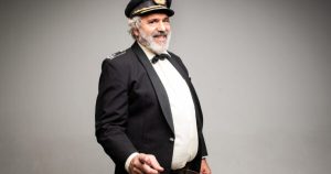 Manuel João Vieira apresenta candidatura presidencial no Baile Xarlie, em