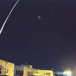 Meteoro “risca” o céu do RS e chama atenção por