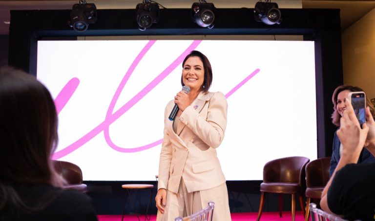 Michelle Bolsonaro recebe título de cidadã honorária de Curitiba