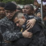 Morre o 5º policial baleado em megaoperação no RJ